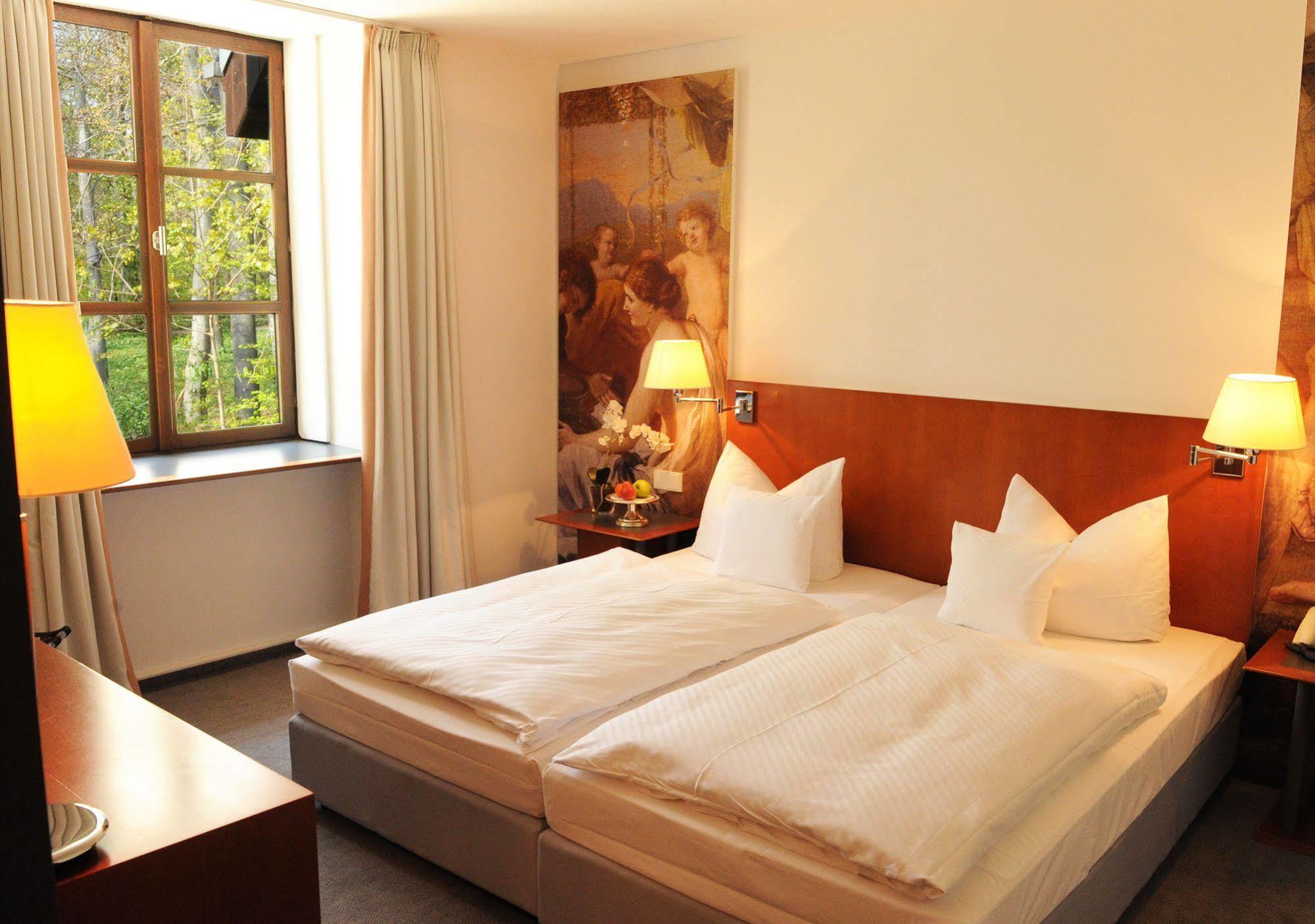Hotel Schloss Eckberg 4*